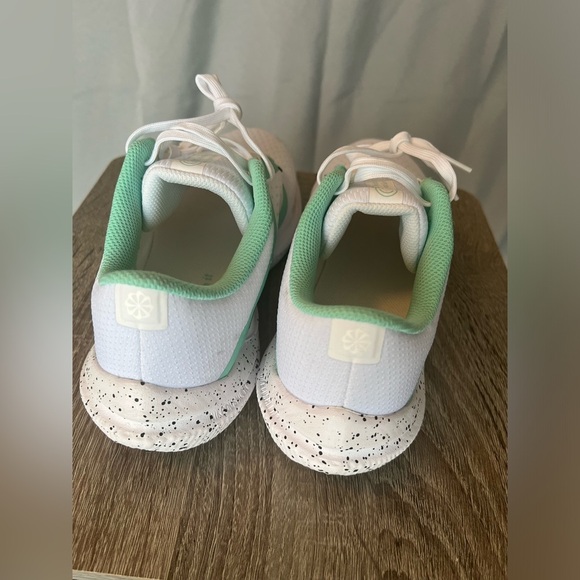 Nike White / Teal Sneakers - Picture 4 of 7